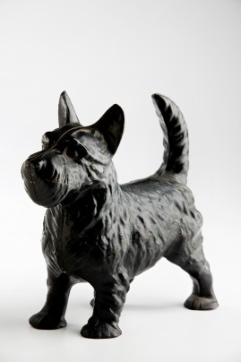 Cast-iron Scottie dog door stop